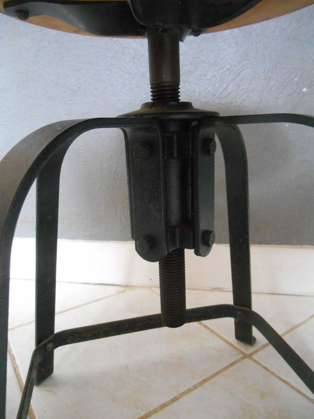 ANCIEN TABOURET INDUSTRIEL Meubles