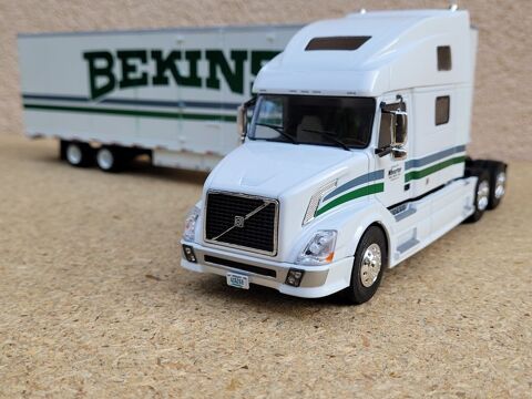 Volvo VNL 730 + semi-remorque fourgon Bekins 48 Limay (78)