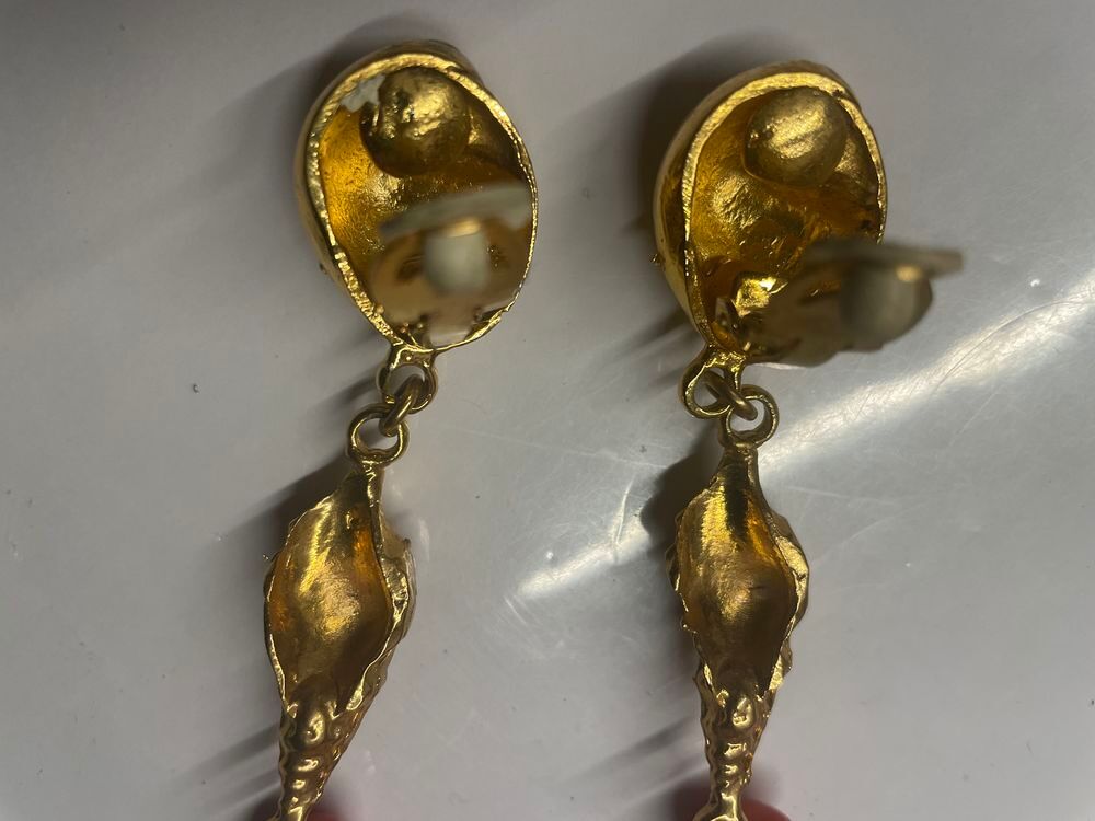 BO pendantes longues coquillages dor&eacute;s perles oranges Bijoux et montres