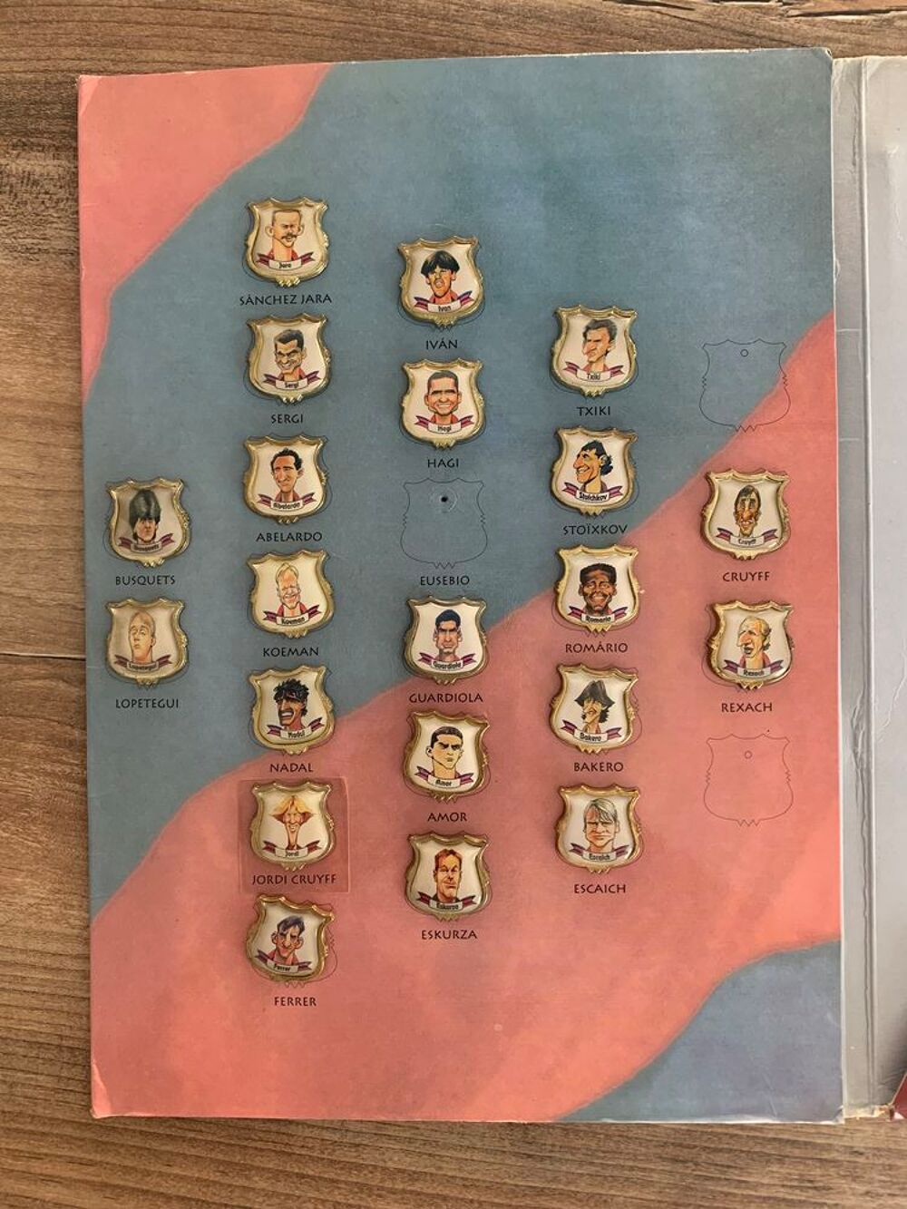Plaquette de 21 Pin's Caricatures du bar&ccedil;a 