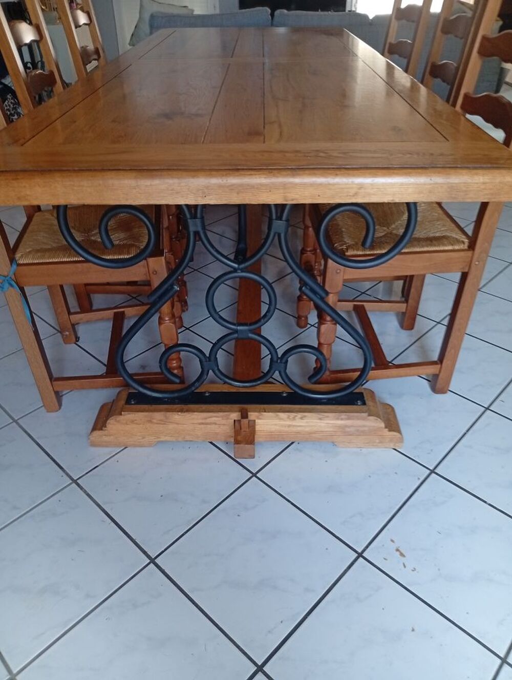 Buffet vaisselier et table et 6 chaises Meubles