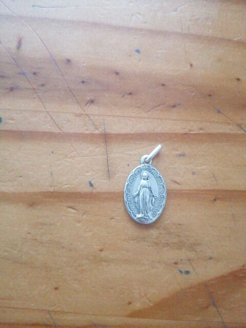 mdaillon de la vierge marie 4 Calais (62)