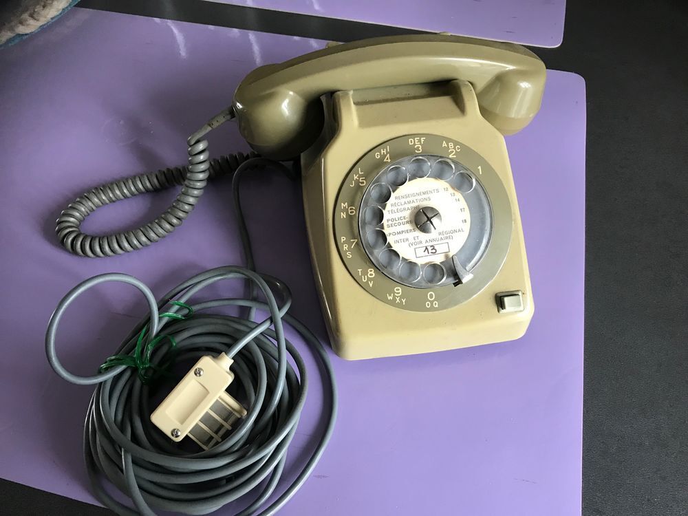TELEPHONE A CADRAN VINTAGE GRIS Téléphones et tablettes