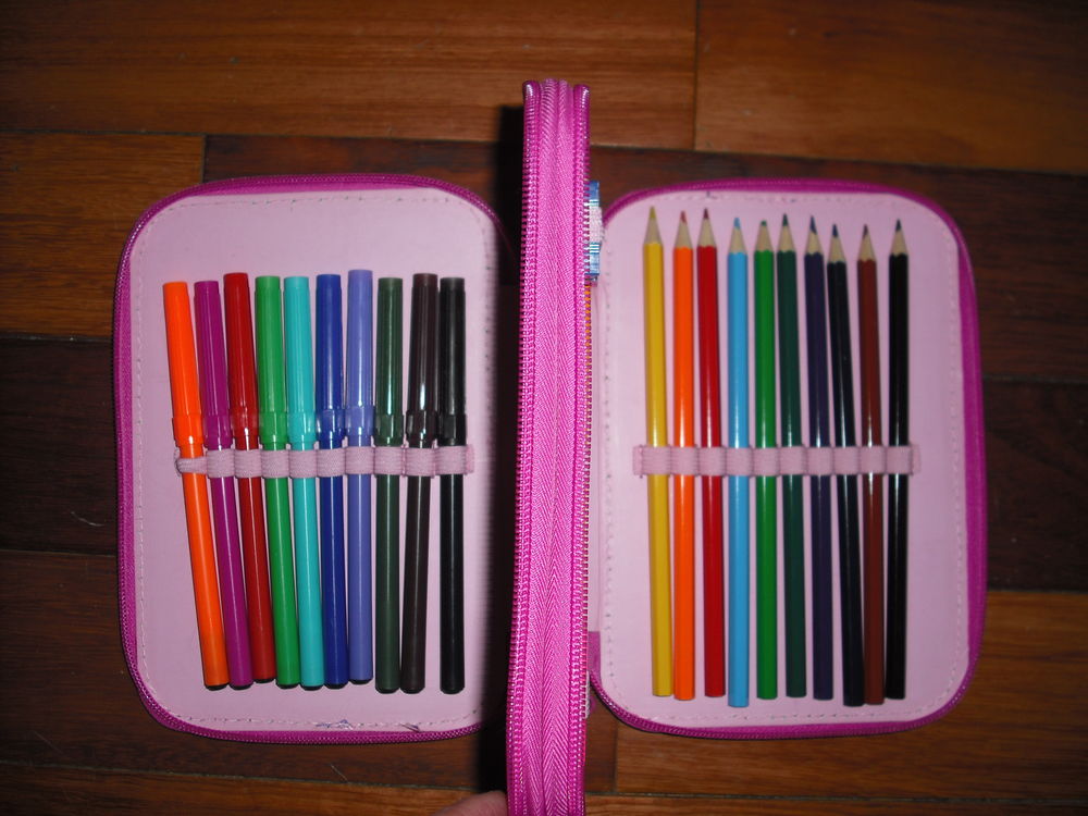 Trousse scolaire Violetta de la marque Disney Neuve Jeux / jouets