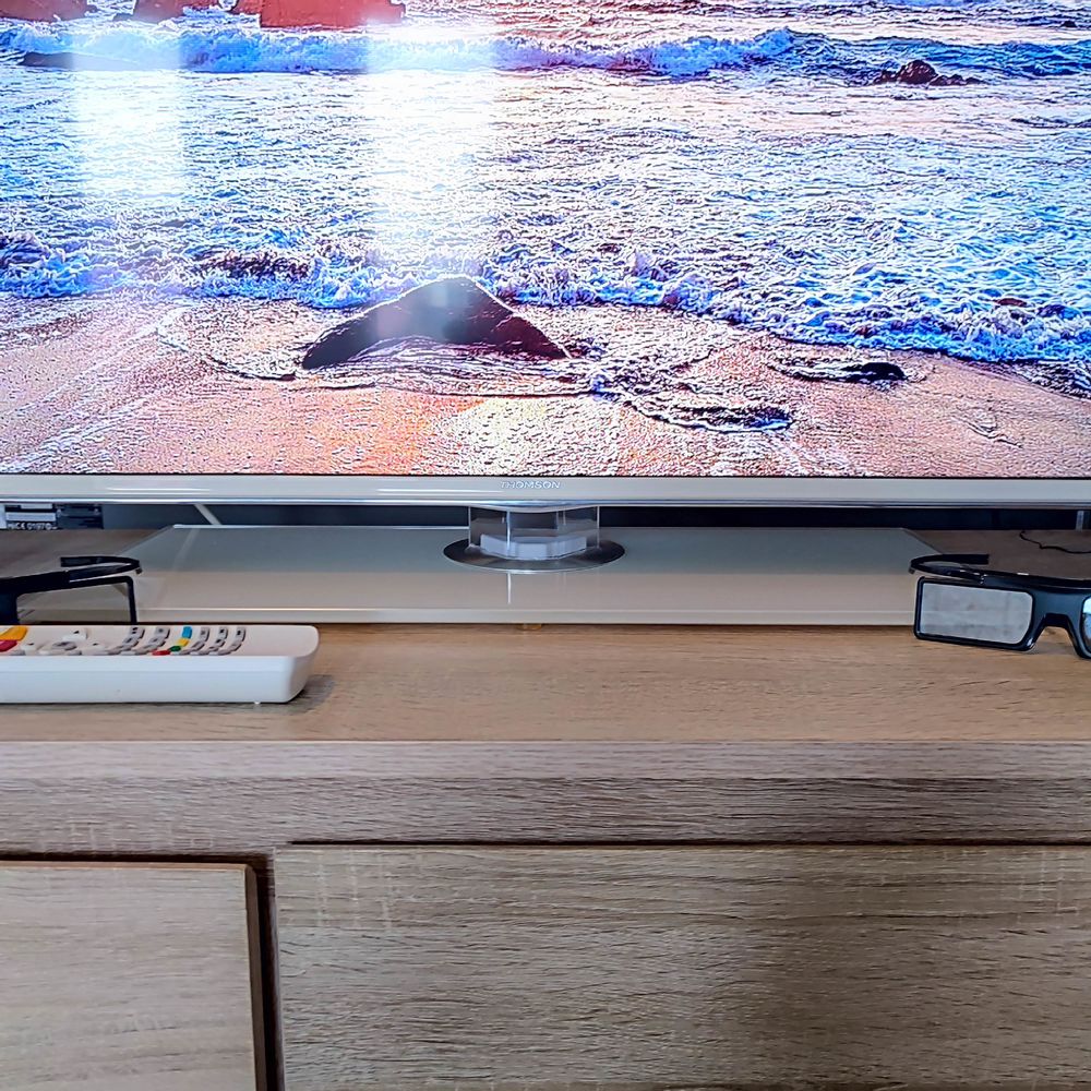 TV Thomson 3D 48pouces Pied pivotable Blanche Photos/Video/TV