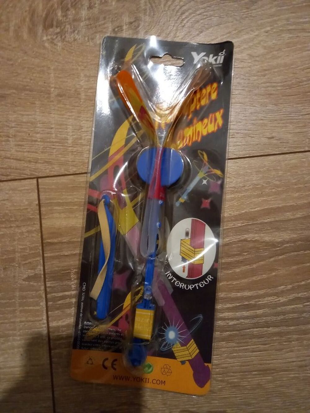 H&eacute;licopt&egrave;re lumineux marque Yokii Jeux / jouets