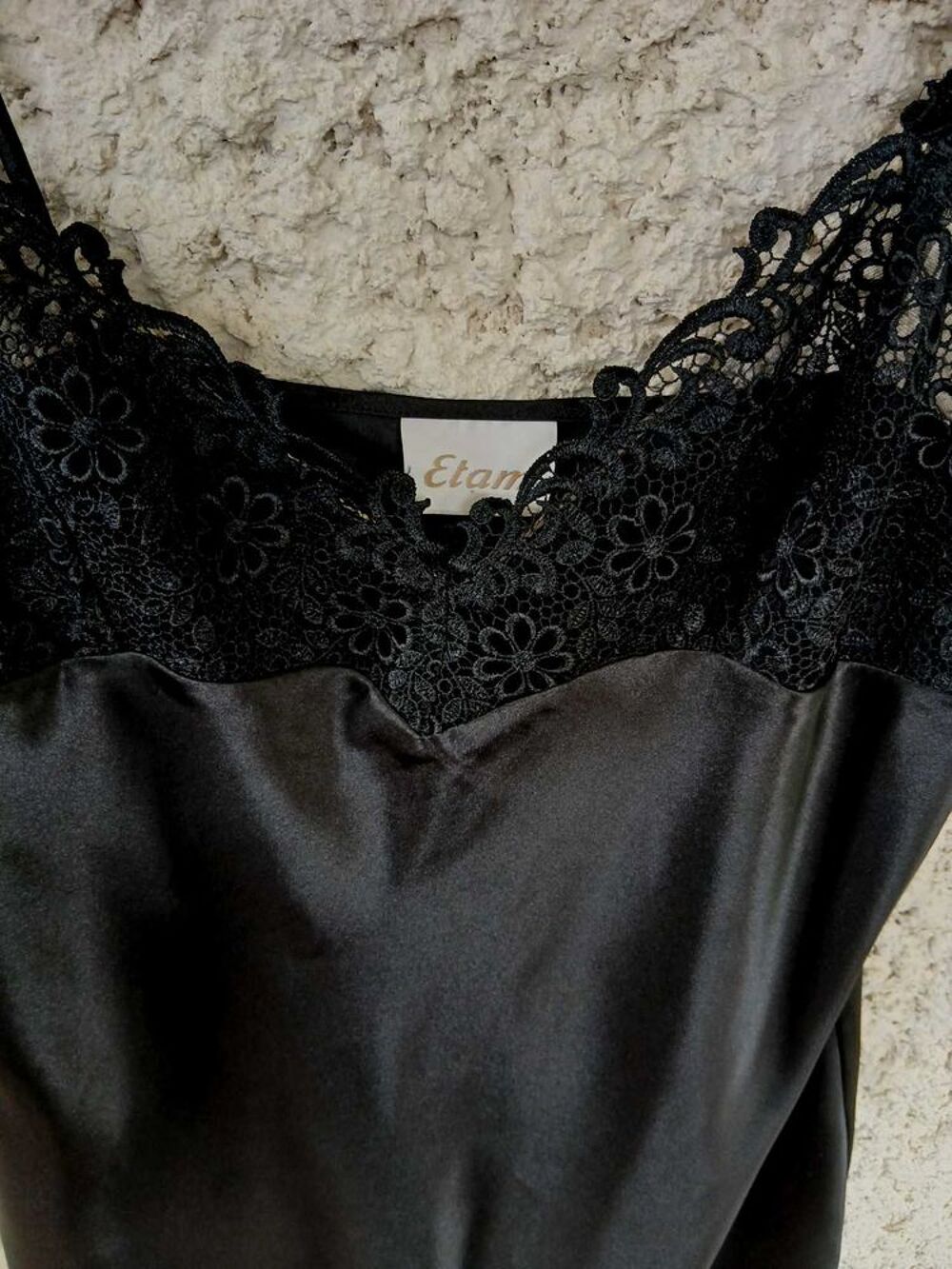 D&eacute;shabill&eacute; noir Vêtements