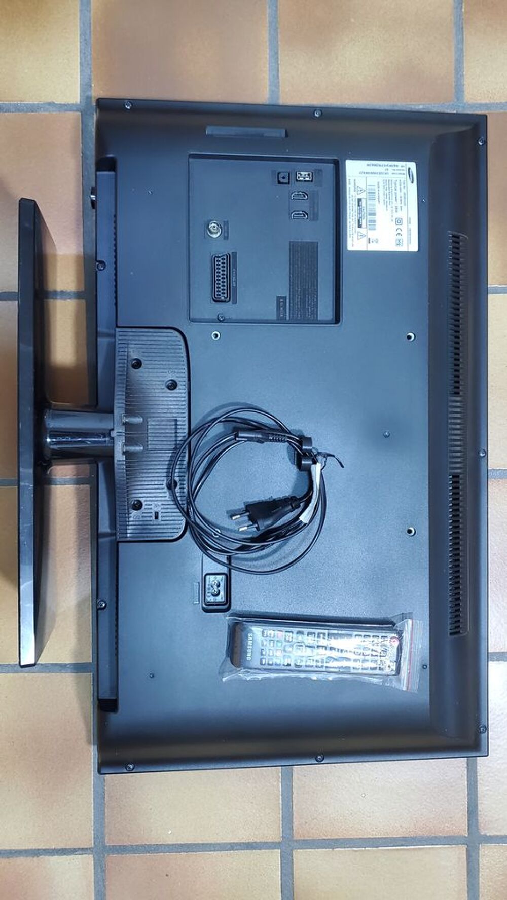 TV SAMSUNG &eacute;cran plat 81CM (32&uml;). Photos/Video/TV