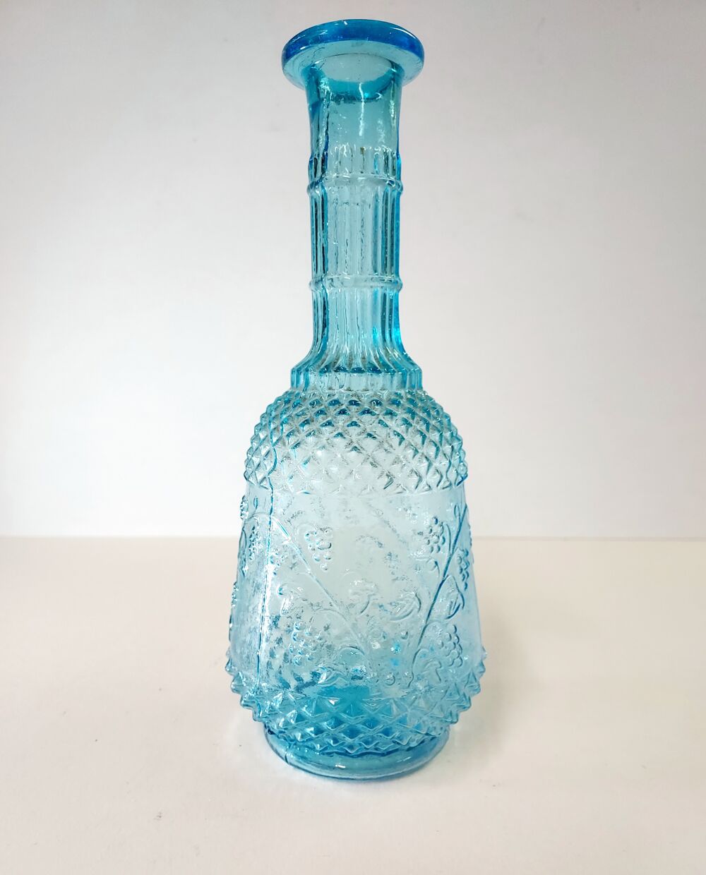 Carafe 0.5L verre cisel&eacute; bleut&eacute; Cuisine