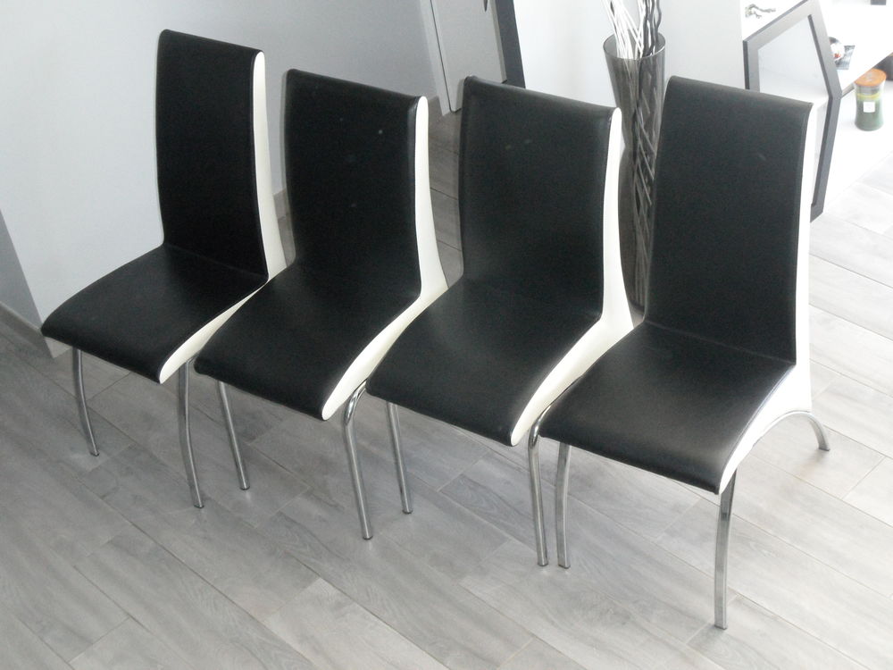 Lot de chaises de tr&egrave;s belle qualit&eacute; et tr&egrave;s beau design Meubles