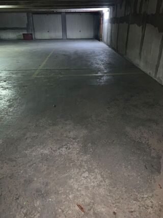  Parking / Garage � louer 15 m� Paris