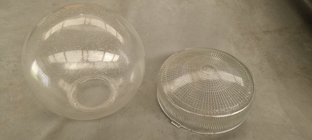 2 globes en verre int&eacute;rieur ou ext&eacute;rieur 
Décoration