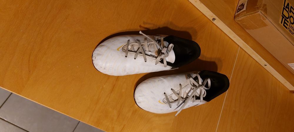 Chaussure de foot enfant Sports