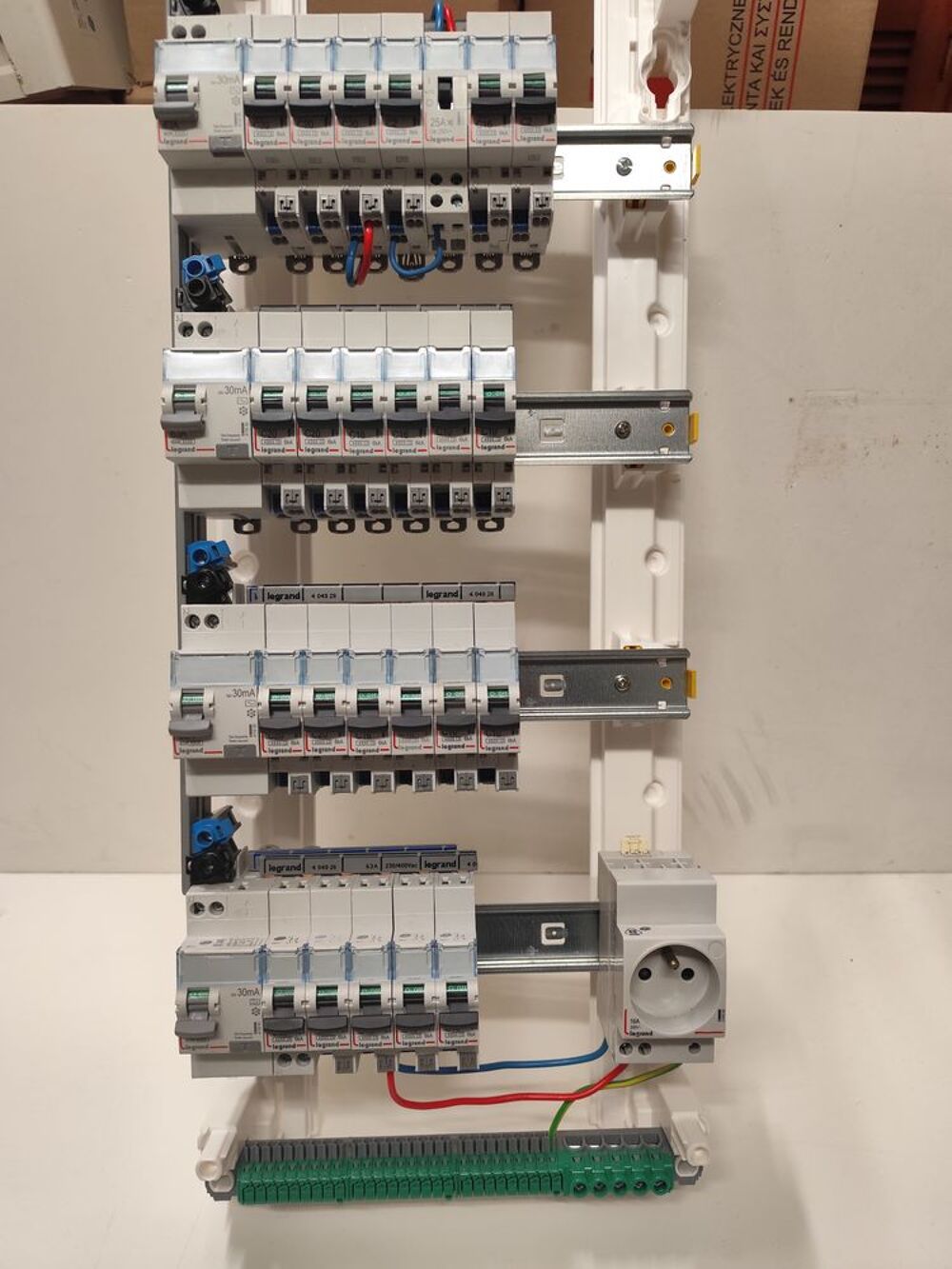 Tableau &eacute;lectrique 4 rang&eacute;e Drivia Legrand T6 &eacute;volu&eacute; + porte Bricolage