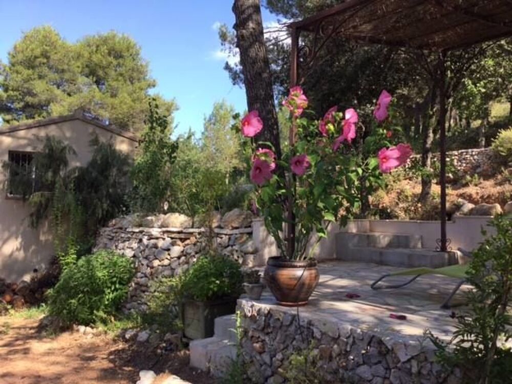   maisonnette de charme dans le site de la Sainte Victoire Vacances  / Offres de location 