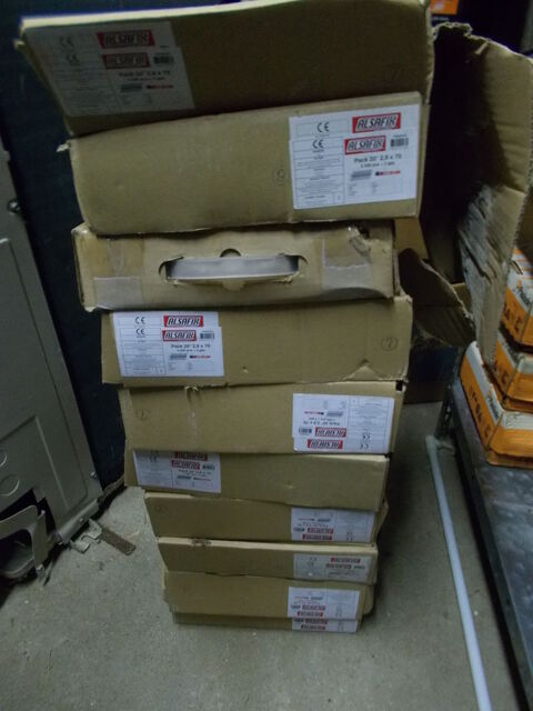 carton Pointes neuf  2.9  x 70 pneumatique faire prix 60 Saran (45)