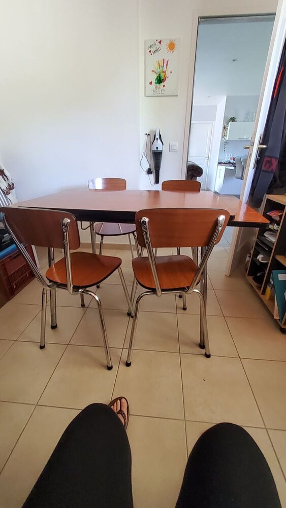 Table plus 4 chaises ann&eacute;e 1970 formica 
Meubles