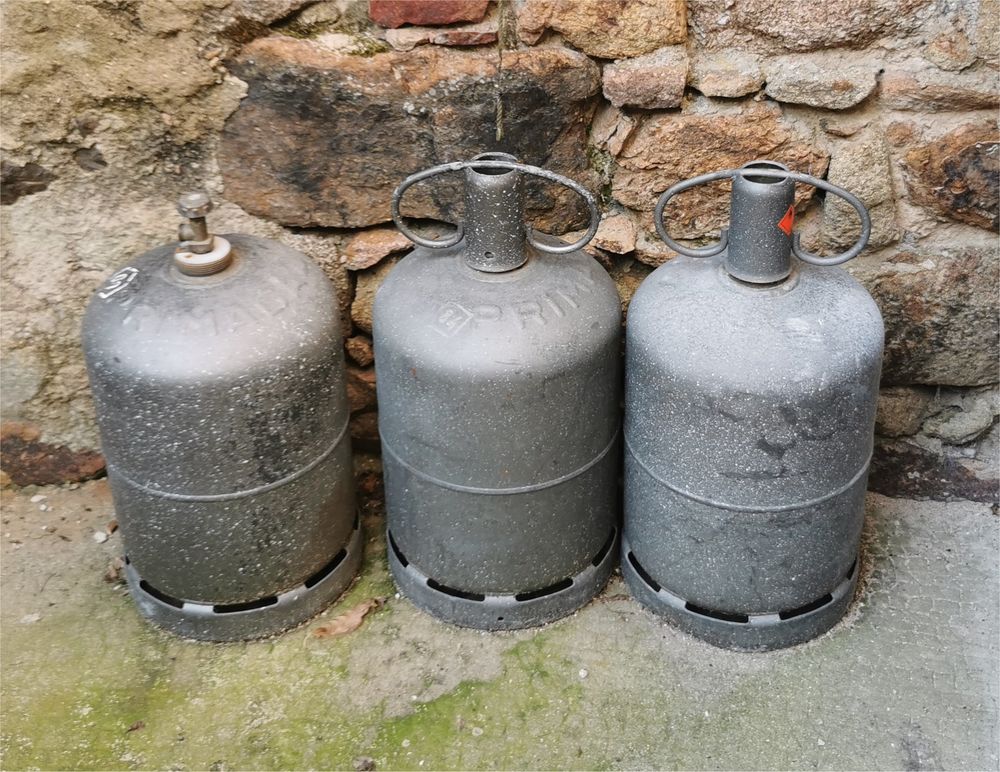 Cause vide maison trois bouteille de gaz butane 13 k Cuisine