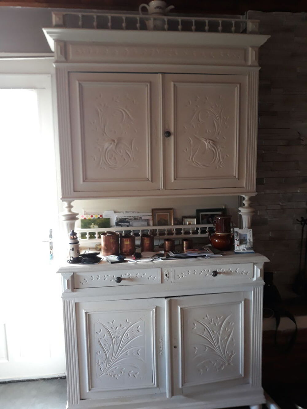 Buffet r&eacute;tro blanc banquette clic clac en tr&egrave;s bon &eacute;tat. Meubles