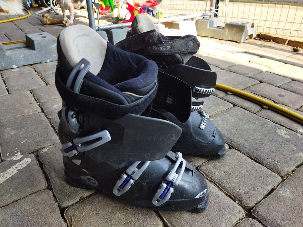 CHAUSSURES DE SKI TAILLE 46 20€ Sports