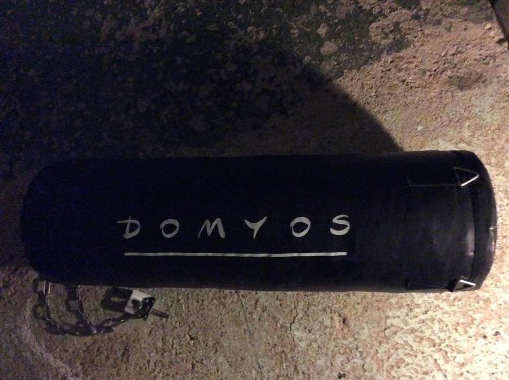 punching-ball ball avec paire de gants Sports