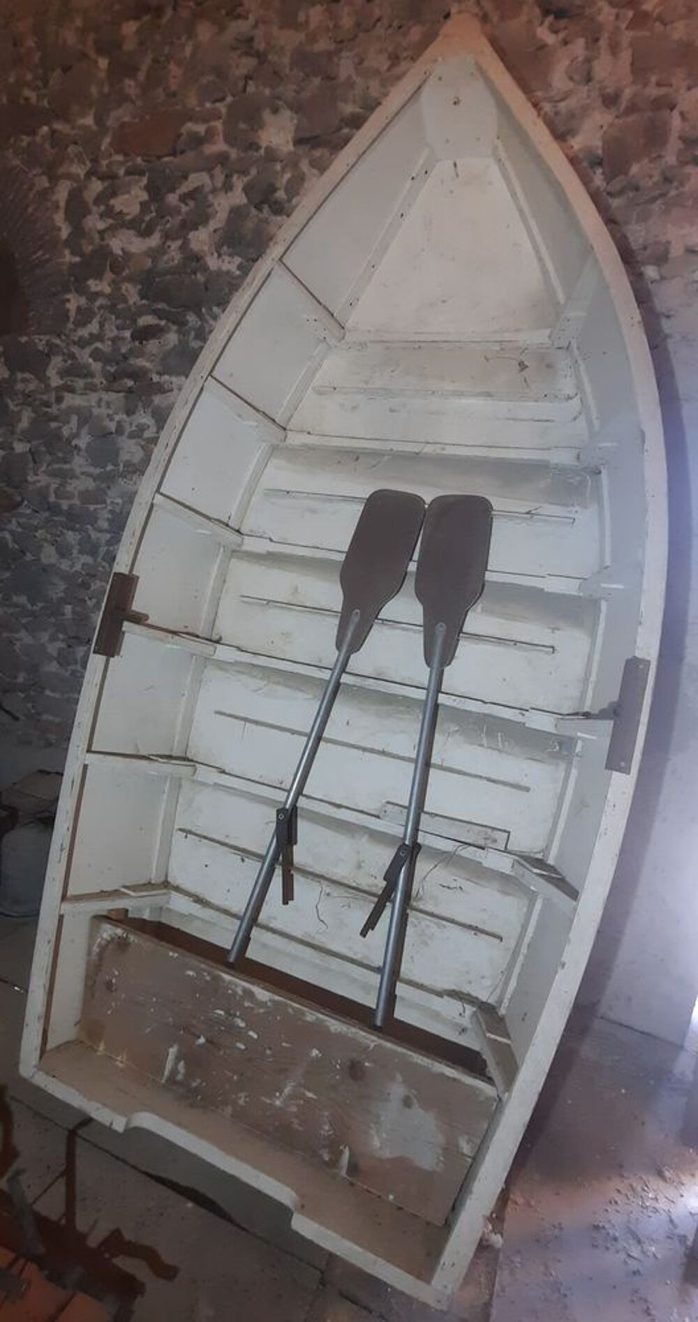 Barque &agrave; fond plat avec rames Sports