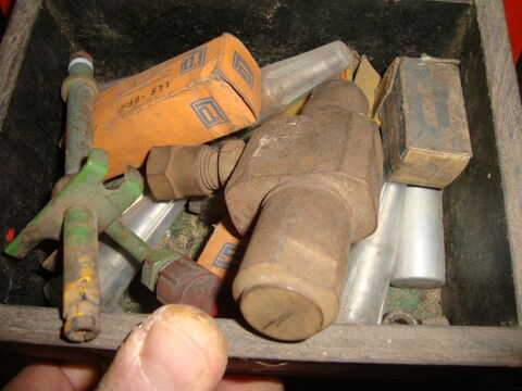 divers injecteurs neufs de tracteur anciens 30 Cantaing-sur-Escaut (59)