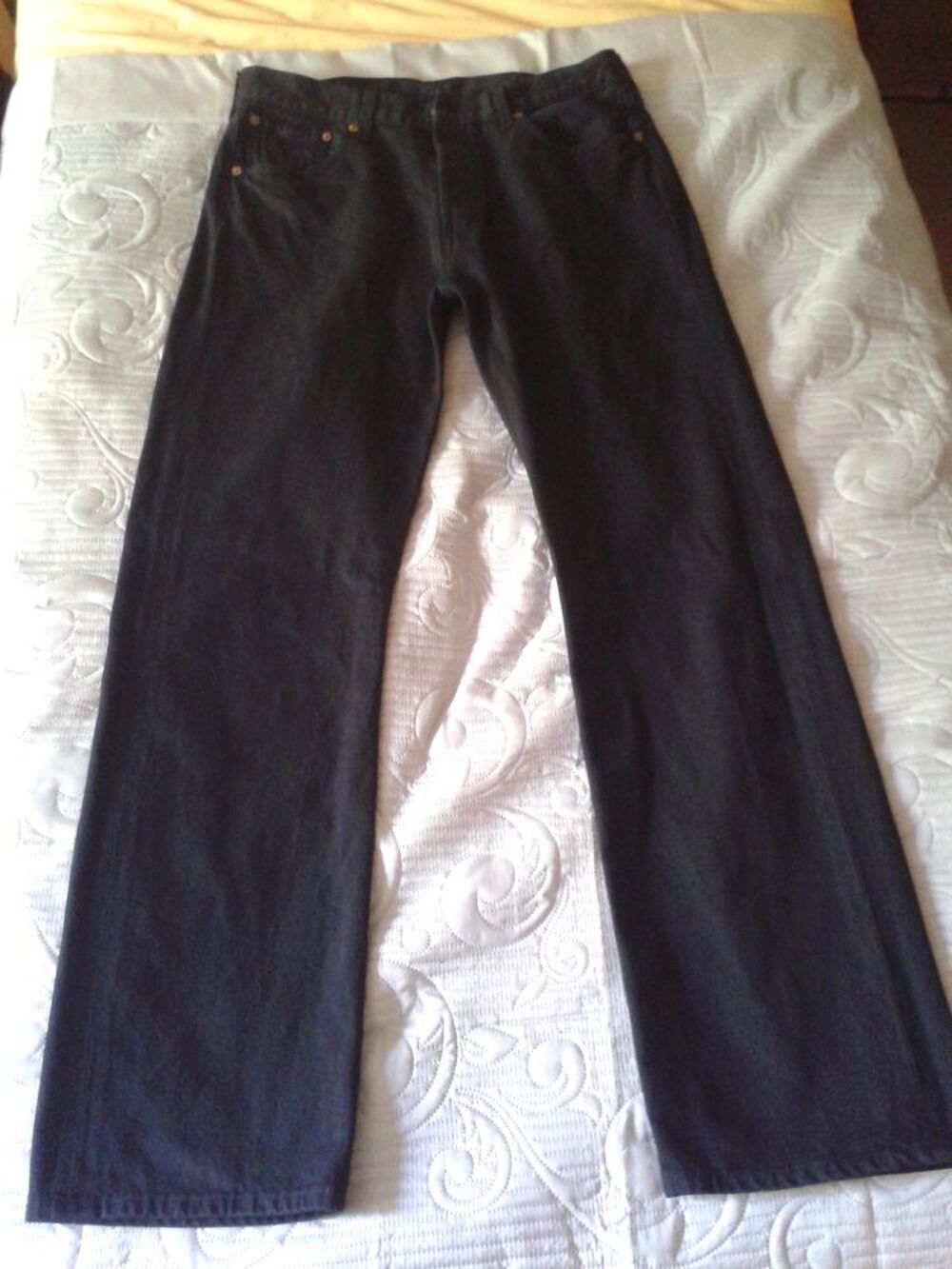 2 Levis 501 et 1 Jean Armand Thierry Homme Vêtements