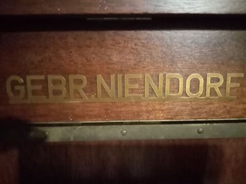 Piano Gebr Niendorf 1000 Saint-Lys (31)