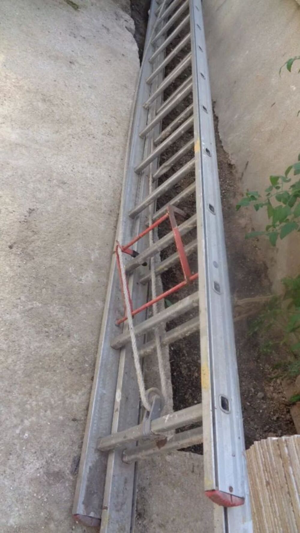d'une &eacute;chelle coulissante de 10 m (2 x 5.00 m). Bricolage
