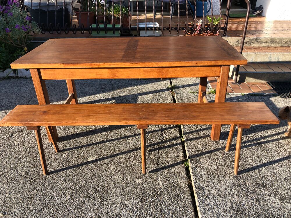 Table en bois et son banc Meubles