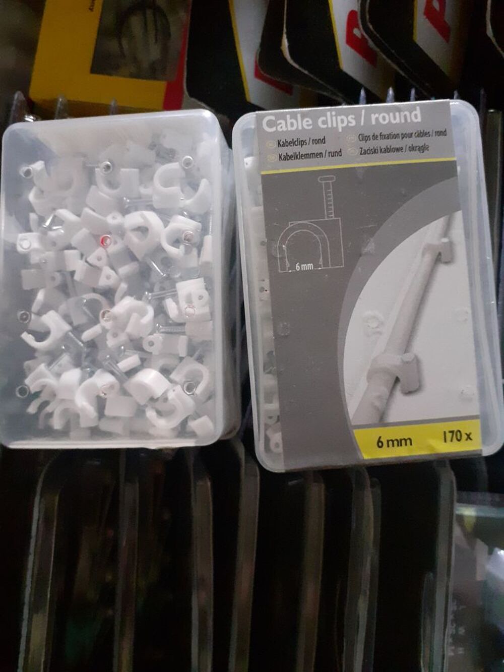 Boite de clips pour fixation de cable 6mm Bricolage