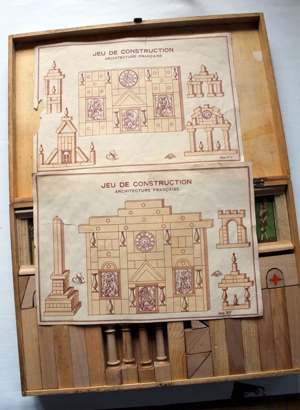 Jeu de construction en bois sign&eacute; THle.L. XIX eme si&egrave;cle Jeux / jouets