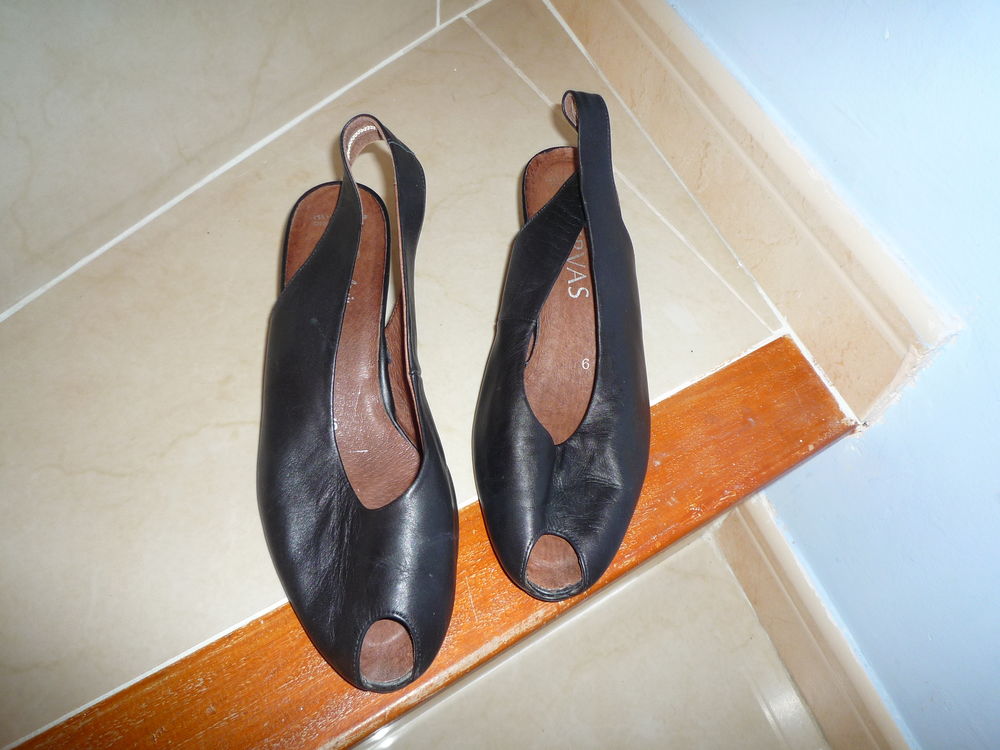 sandales cuir noir neuves servas t39 Chaussures
