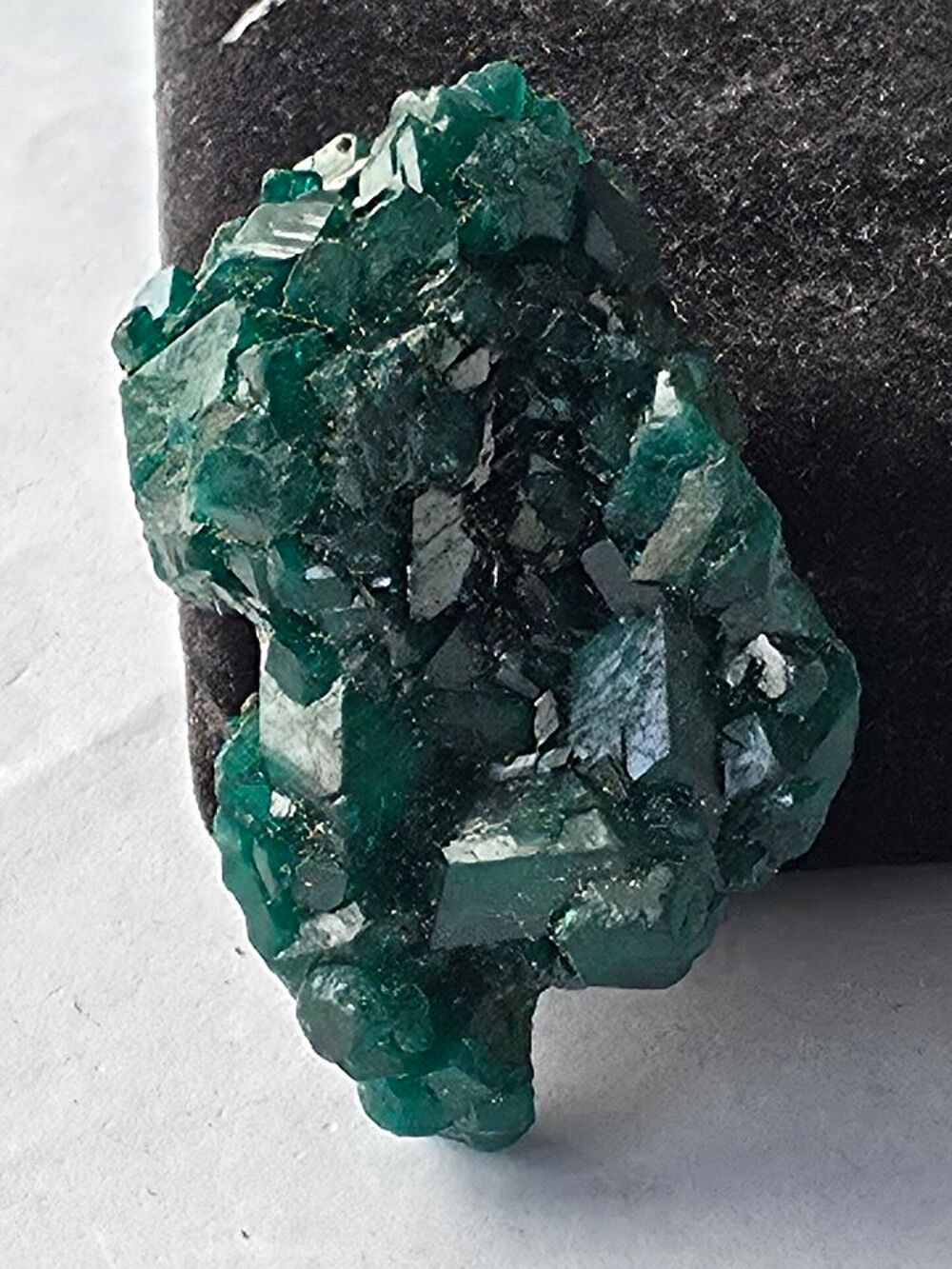 Min&eacute;ral Rare : Dioptase sur Matrice du Katanga (RDC)-27g 