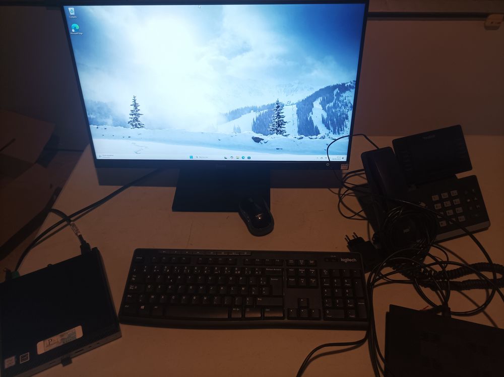 Ordinateur complet avec t&eacute;l&eacute;phone Matriel informatique