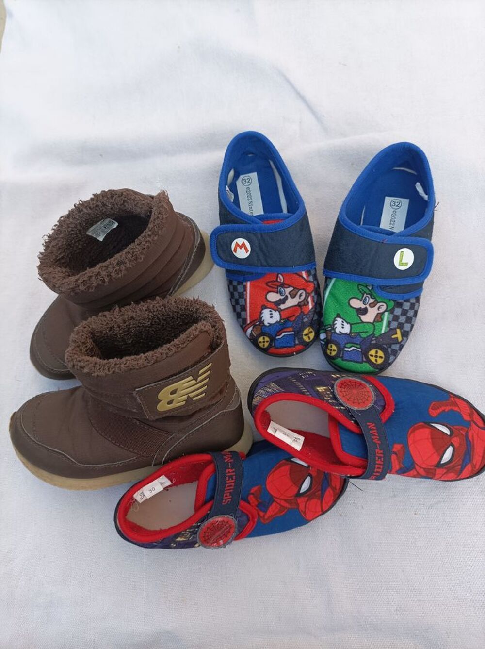 Pantoufles et bottines enfant. Chaussures enfants