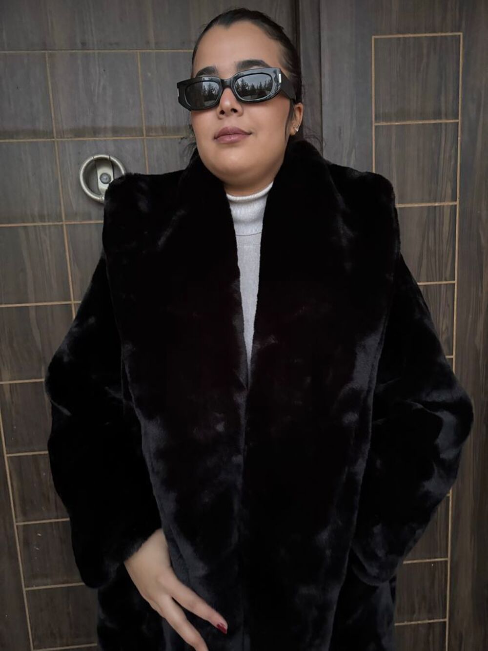 Manteau long en fourrure noire luxe €" El&eacute;gant &amp; intemporel &eth;Ÿ-&curren; Vêtements