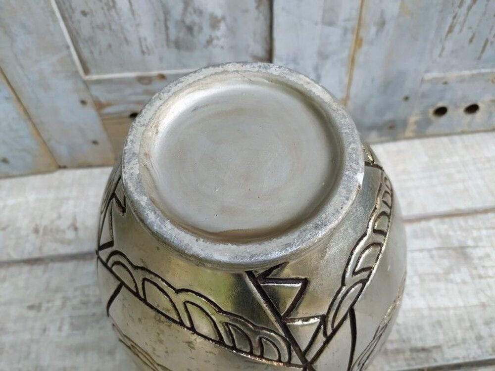 Vase en Porcelaine ou Verre Opaline Argent&eacute; Art D&eacute;co. Décoration