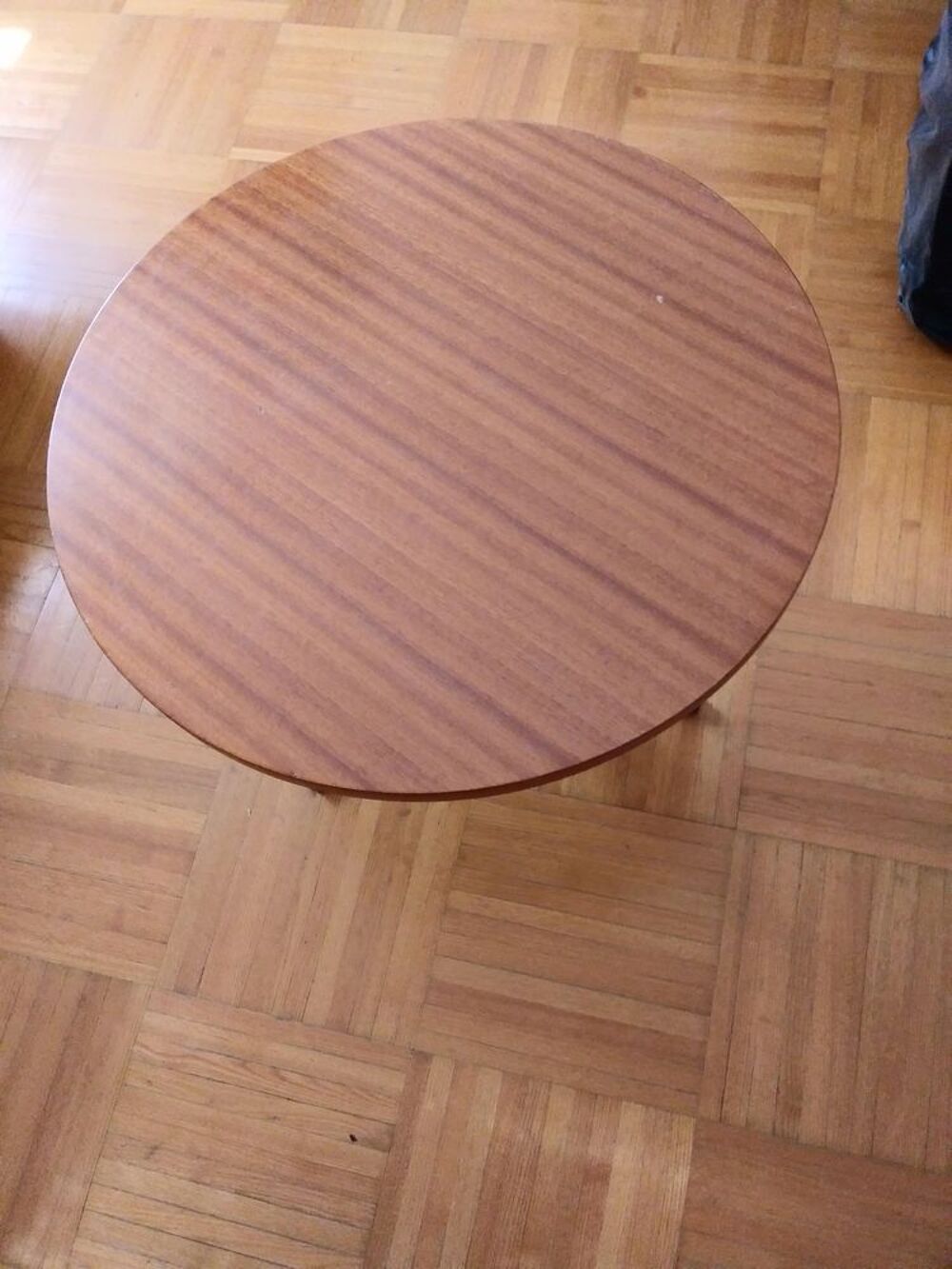 Table d'appoint ronde, 3 pieds Meubles