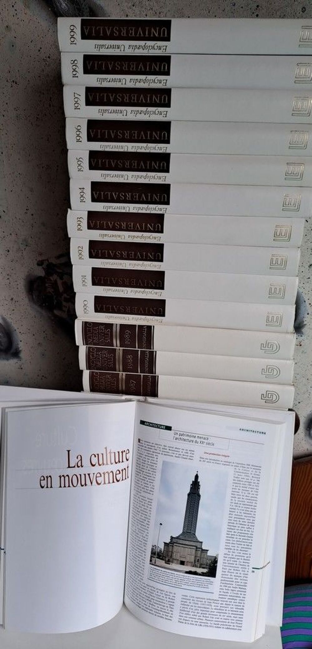 Encyclop&eacute;die universalia Livres et BD