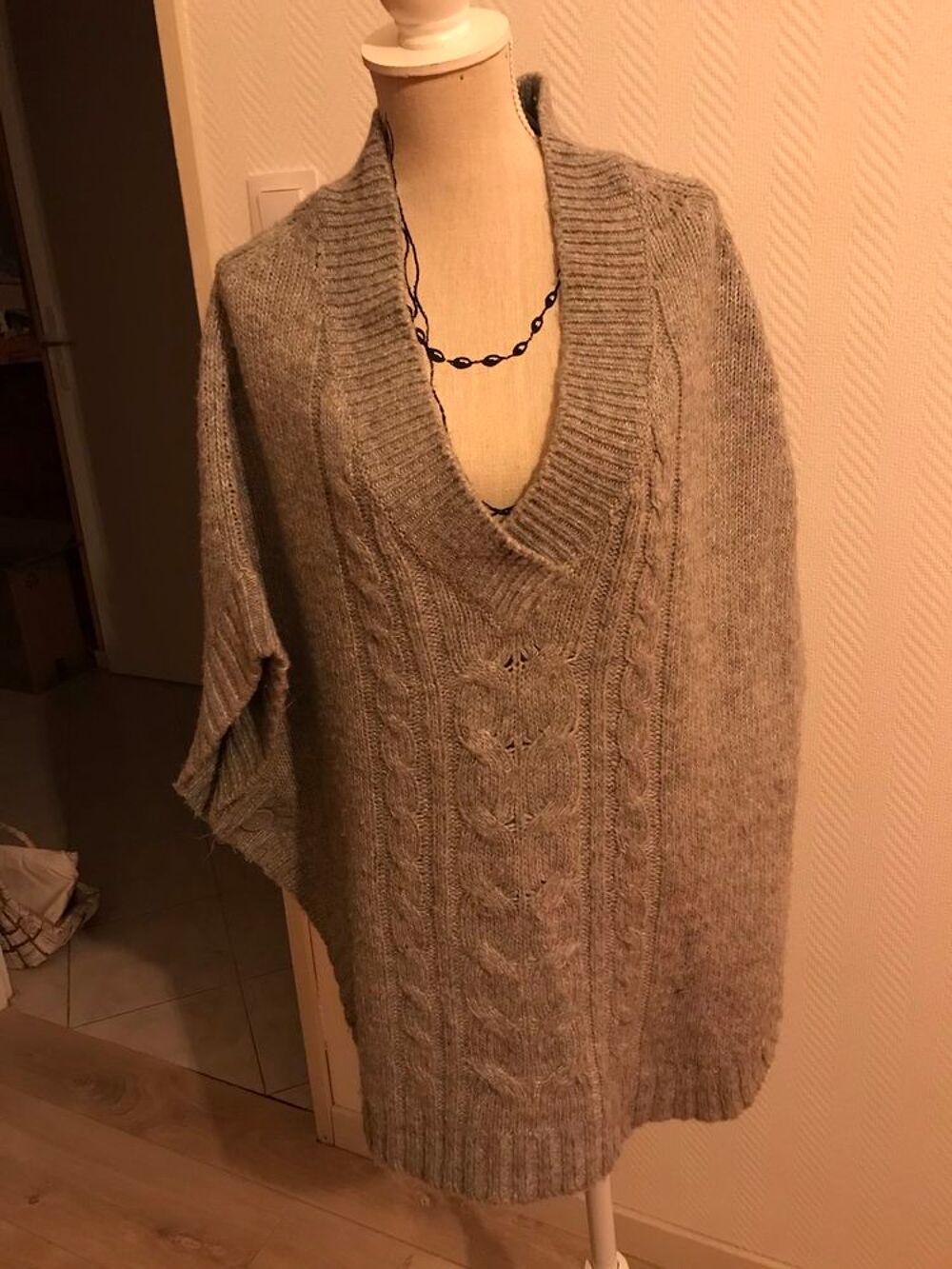 PULL CAPE IN EXTENSO Taille S gris fonc&eacute; Vêtements