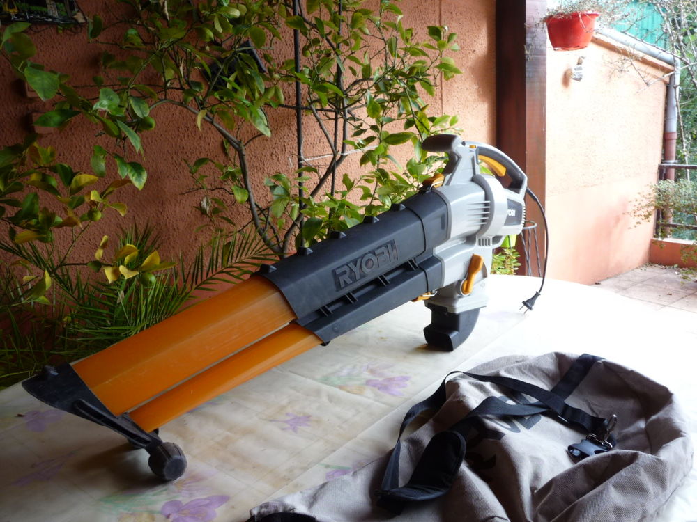 Aspirateur souffleur broyeur &eacute;lectrique Jardin