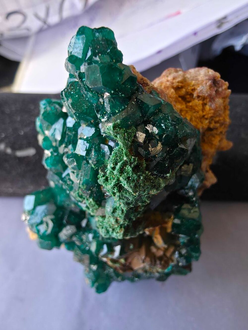 Superbe Sp&eacute;cimen de Dioptase sur Matrice-Congo RDC 