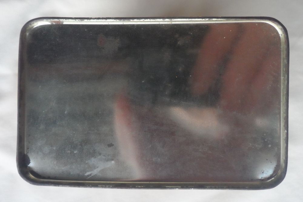 Boite vide ancienne de BANANIA Collector y'a bon ?' BANANIA
