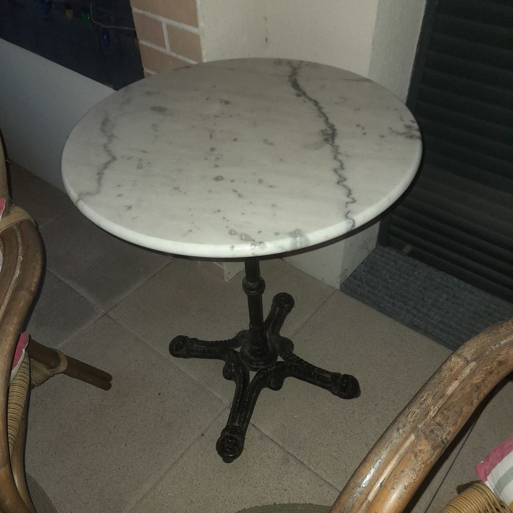AV table ronde bistrot 60cms ht 73 marbre &eacute;tat neuf Meubles