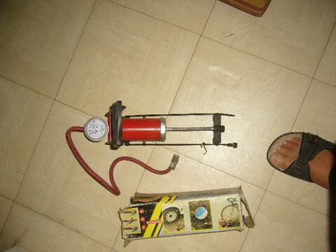 pompe � v�lo,ballon,bou�e � pied etat neuf 12 Versailles (78)