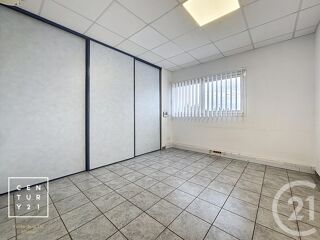  Atelier à louer 8 pièces 150 m²