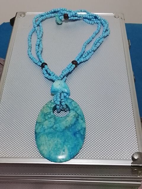 Collier en pierre bleue  La Ferrière (85)