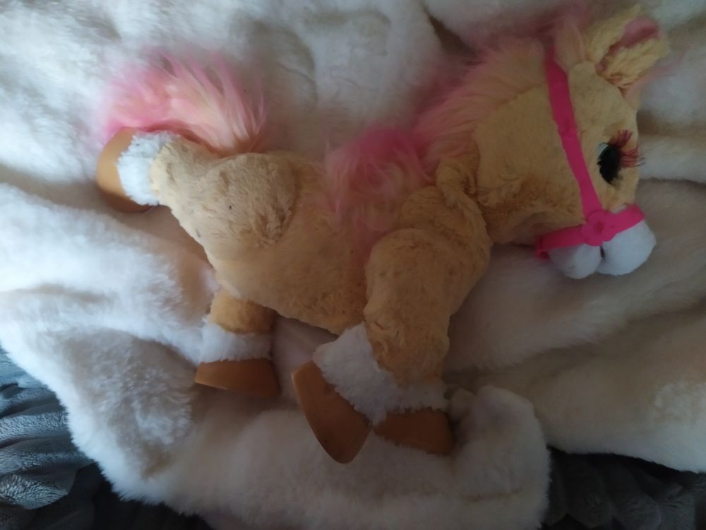 CHEVAL PELUCHE PARLANT Jeux / jouets